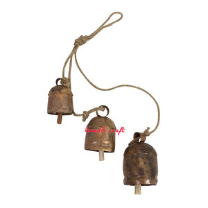 Cloches suspendues en cuivre sur corde de jute, guirlande Cascade Cluster de cloches, cloches de guirlande de décor de maison de vacances, cloches rustiques suspendues de porte - Product Image 2