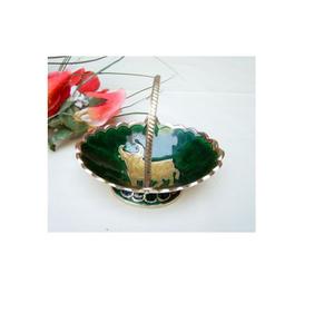 Bol à fruits au design élégant avec support suspendu, fait à la main, incurvé, décoratif, pour servir des collations, en métal - Product Image 1