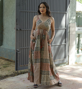 Été chaud soie imprimé combinaison pour femmes costume de vacances Chic sans manches col en V taille haute imprimé longue combinaison robe pour les femmes - Product Image 1