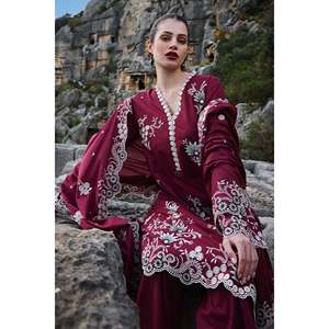 Ensemble de vêtements pour femmes en tissu Khaddi brodé avec dupatta et pantalon - Product Image 2