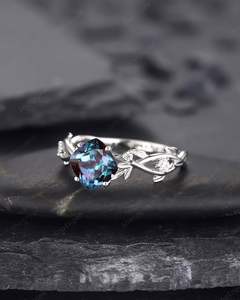 Anillo de compromiso de Alejandrita con corte de cojín de Plata de Ley 925, anillo de boda de oro blanco de naturaleza única - Product Image 4
