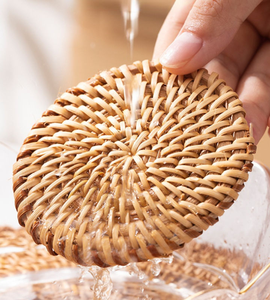 Sous-verre en rotin fait à la main, tissé naturellement, écologique, pièce décorative, cuisine, salle à manger, usage domestique, assiette, design floral classique - Product Image 1