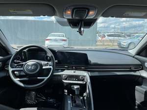 HYUNDAI ELANTRA SEL 2024, berline à faible kilométrage, traction avant - Product Image 4