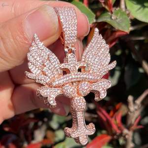 Colgante de Cruz con Alas de Ángel de Plata de Ley 925 con Micro Pavé de Moissanita y Diamantes, Chapado en Oro de 14K, Estilo Hip Hop de Lujo, para Regalo - Product Image 2