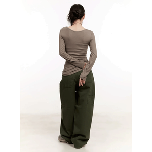 กางเกงทรงหลวมสำหรับผู้หญิง ออกแบบมาให้ทรงโอเวอร์ไซส์ ให้ความสบายแบบสบายๆ และสไตล์สตรีทแวร์ที่ทันสมัย เหมาะสำหรับการแต่งตัวในชีวิตประจำวัน - Product Image 2