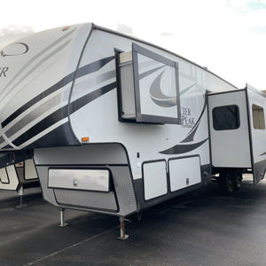 Caravanes de luxe pour voyages en camping-car, caravanes tout-terrain en aluminium personnalisables, caravanes de voyage pour la famille, en vente - Product Image 1