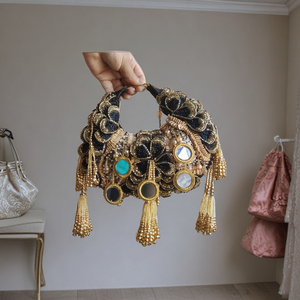 Bolso de hombro nupcial y de fiesta Bolso de mano con cuentas negras y doradas Monedero de trabajo de espejo de diseñador con borlas Diseño único Ocasiones especiales - Product Image 1