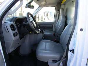 รถตู้ฟอร์ด อี-ซีรีส์ ปี 2023 เกียร์ธรรมดา เบาะหนัง สีเข้ม ขาย - Product Image 5