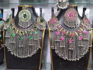 Style Afghan Tribal Kuchi fait à la main de couleur dorée parure de bijoux confortable de haute qualité pour mariée afghane vintage - Product Image 3