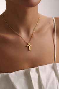 Collier pendentif croix émeraude pierre de naissance, collier croix émeraude en or, collier religieux personnalisé, cadeau pour elle - Product Image 2
