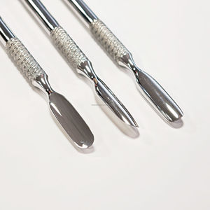 Pousse-cuticules double extrémité en acier inoxydable Kaneka Enterprises, réutilisable, durable, outil professionnel de nettoyage des ongles - Product Image 5