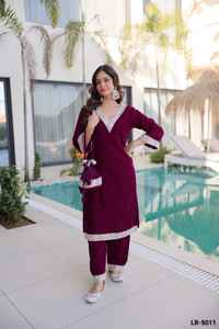 Traje Salwar Kameez de Terciopelo Estilo Indio y Pakistaní con Bordado Zari, Espejo Real y Encaje Moti para Mujer - Product Image 4