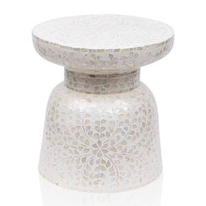 Elegante Taburete Decorativo con Incrustaciones de Nácar, Mesa Auxiliar Hecha a Mano con Incrustaciones de Concha, Pieza de Asiento Atemporal para Decoración de Interiores - Product Image 1