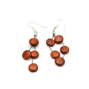 Pendientes de gota de ratán de madera vintage, pendientes de gota de ratán redondos hechos a mano geométricos para mujer, pendientes de corazón a bajo precio, MOQ bajo - Product Image 1