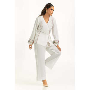 Ensemble coordonné tendance pour femme, blanc cassé, effet froissé, brodé, pour le bureau, tenue d'été - Blazer XS et jupe-pantalon coordonnée taille XL - Product Image 4