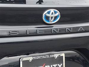 Toyota Sienna Híbrida XLE Turbo 2024, Furgoneta con Caja de Cambios Automática, Asientos de Cuero, Interior Oscuro, Neumáticos R19, Cámara Trasera, Volante a la Derecha - Product Image 4