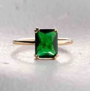 Bague en or jaune massif 14 carats avec pierre précieuse en moissanite taille émeraude, style classique, cadeau d'anniversaire, de mariage ou d'anniversaire - Product Image 1