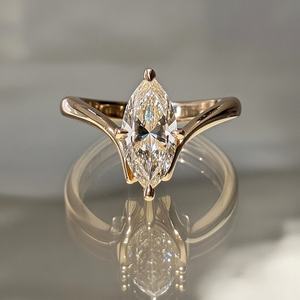 Anillo de Compromiso Clásico con Moissanita Marquise de 1.20 Quilates con Engaste de Puntas en Oro Amarillo Sólido de 14K, Certificado por GRA - Product Image 5