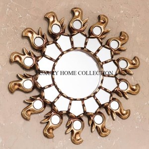 Cadre de miroir mural intemporel en métal antique avec motifs géométriques et travail du métal durable pour des accents polyvalents à la maison - Product Image 2