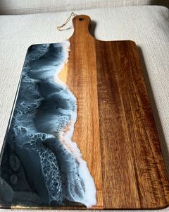PLANCHE À DÉCOUPER EN RÉSINE ÉPOXY EN BOIS DE TECK PERSONNALISÉ FAIT À LA MAIN Planche à découper en résine Ocean River pour servir les aliments - Product Image 4