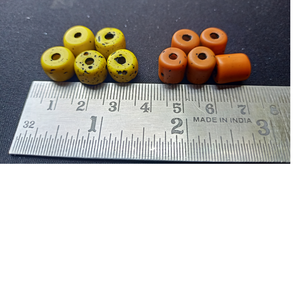 Perles de verre anciennes sur mesure au look antique de 9x11mm, idéales pour les créateurs de bijoux et les magasins de perles à revendre - Product Image 1