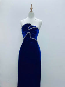 Robe de soirée sans bretelles en velours bleu royal, corset orné de cristaux, fabrication OEM ODM Vietnam - Product Image 5