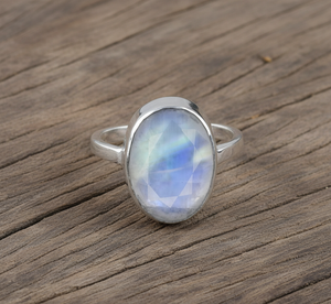 Anillo Ajustable de Plata de Ley 925 con Engaste de Piedra Lunar Arcoíris - Product Image 6