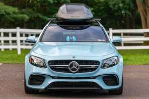 2020 M e r c e d e s AMG E63 S Wagn en caja de cambios manual AWD Asientos de cuero Cámara trasera interior oscura R18 Neumático Hilux Wish Diesel - Product Image 3