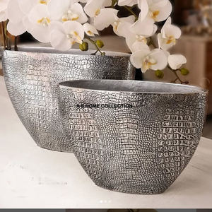 Diseño martillado Chapado en oro Forma redonda Decoración de lujo para el hogar Jarrones de metal para plantas y flores Decoración Jarrones Juego de 2 - Product Image 2