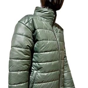 Chaqueta acolchada impermeable con cremallera para jóvenes y adultos Todos los tamaños Colores Acolchado pesado Temporada de invierno Cortavientos Hecho en Pakistán - Product Image 1