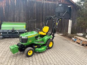 Petrol Engine Hydrostatic Drive X950R Diesel 2-Stroke Cordless Ride-On Lawn Tractor for Sale Side Discharge Commercial Mower - Product Image 6