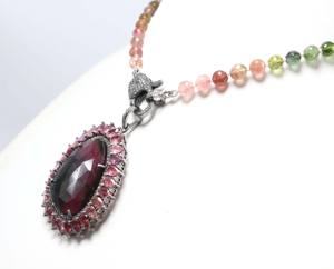 Pendentif en pierre taillée à facettes en tourmaline biologique naturelle Collier rond en tourmaline multiple Perles Collier en diamant pavé de serrure - Product Image 6
