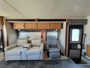 Autocaravana I-T-A-S-C-A SUN-O-V-A 33C USADA, MODELO 2012, ALTO RENDIMIENTO, 36 pies de largo, 2000 kg de carga útil, color oscuro, en venta - Product Image 5