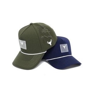 Casquette de baseball 5 panneaux haut de gamme, directement du fabricant, avec logo personnalisé en patch de silicone, visière blanche et fermeture snapback à cordon, pour la vente en gros - Product Image 3