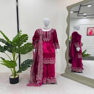 Conjunto de traje de terciopelo de viscosa rica con hilo y secuencia Diseñador DE TRABAJO Plazo y Dupatta de encaje para ocasiones especiales - Product Image 2