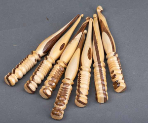 Superbe ensemble d'aiguilles à tricoter indiennes en bois écologique de haute qualité, couleur naturelle, prise confortable et lisse pour un tricot facile à la main - Product Image 1
