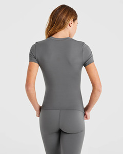 Venta al por mayor logotipo personalizado Slim Fit gris colores gimnasio entrenamiento y ropa casual de manga corta de las mujeres básicas Crop Tops camiseta - Product Image 2