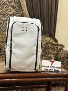 Mochila de Nailon Personalizada de Alta Demanda para Pickleball y Pádel con Marco Externo, Capacidad de 30-40L para Hombres y Mujeres - Product Image 5