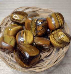 Vente en gros d'oeil de tigre naturel pierres sculptées polies cristaux Feng Shui de guérison pour la fabrication de bijoux et la décoration de la maison - Product Image 6