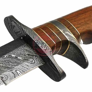 Cuchillo Bowie de acero de Damasco hecho a mano personalizado, cuchillo de caza con mango de madera - Product Image 4