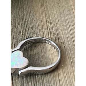 แหวนโอปอลและเงินสเตอร์ลิงรูปหัวใจสองด้านจากเซาท์เวสต์เมด - Product Image 6