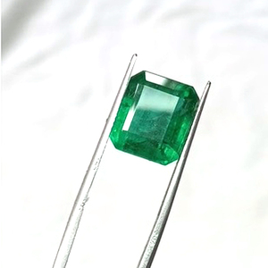 พลอยสีเขียวมรกตธรรมชาติขนาด12x10.5x8.5มม. 9.5ซม. ขายดีมากสินค้าจาก iroc คุณภาพสูงนำไปทำเป็น birthstone Panna octagon ตัดกับเรา $2375 - Product Image 2