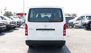 Furgoneta HIACE 2023 de Gasolina con Asientos de Cuero, Volante a la Izquierda, Transmisión Automática, Cámara Trasera de 360°, Techo Panorámico - Product Image 2