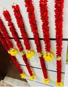 Guirnalda de tela roja Jasmine Gajra, colgante de puerta de 4 pies para bodas indias, decoraciones de Navidad y Año Nuevo - Product Image 1