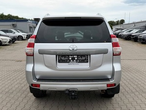 รถยนต์มือสองปี 2015 รุ่น Prado SUV เครื่องยนต์เบนซิน Aspire 2.7L เกียร์อัตโนมัติ พวงมาลัยซ้าย 7 ที่นั่ง ล้อแม็ก R17 ภายในสีเข้ม เบาะผ้า - Product Image 4
