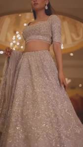 Colección Lehenga Choli de boda de diseñador más hermosa y de tendencia para fiestas de invierno - Product Image 2