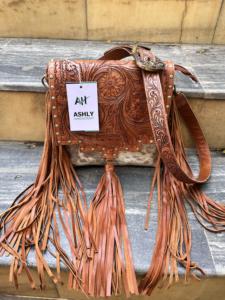 Bolso bandolera de cuero con pelo en diseño de flecos de piel de vaca y correa cruzada estilo occidental fabricante indio superior y proveedor - Product Image 2