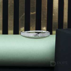 Pulsera rígida de diamantes cultivados en laboratorio para caballeros en oro macizo de 14kt con diseño exclusivo y para cada ocasión - Product Image 5