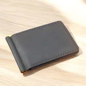 Portefeuille en cuir de vachette avec logo personnalisé vintage ouvert avec blocage RFID pour hommes Portefeuille à deux volets en cuir de cheval fou de vache véritable CHW-0044B de fenêtre avec 2 identifiants - Product Image 3