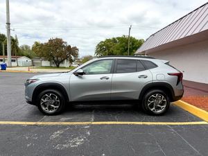 SUV TRAX LT FWD 2025 USADO EN BUEN ESTADO, 13 GAL, 32 MPG, 6 VELOCIDADES, TRACCIÓN DELANTERA, VEHÍCULO FLEX, 137 HP, AUTOMÁTICO, CROSSOVER - Product Image 5